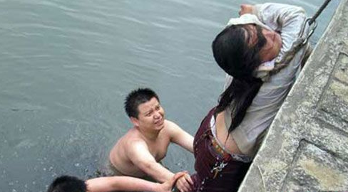 各色代妈轻生现场 被救后的尴尬场面曝光