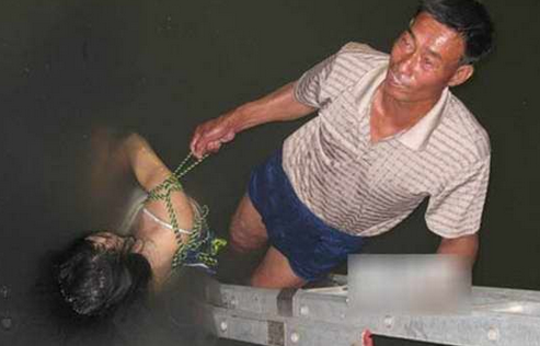 各色代妈轻生现场 被救后的尴尬场面曝光
